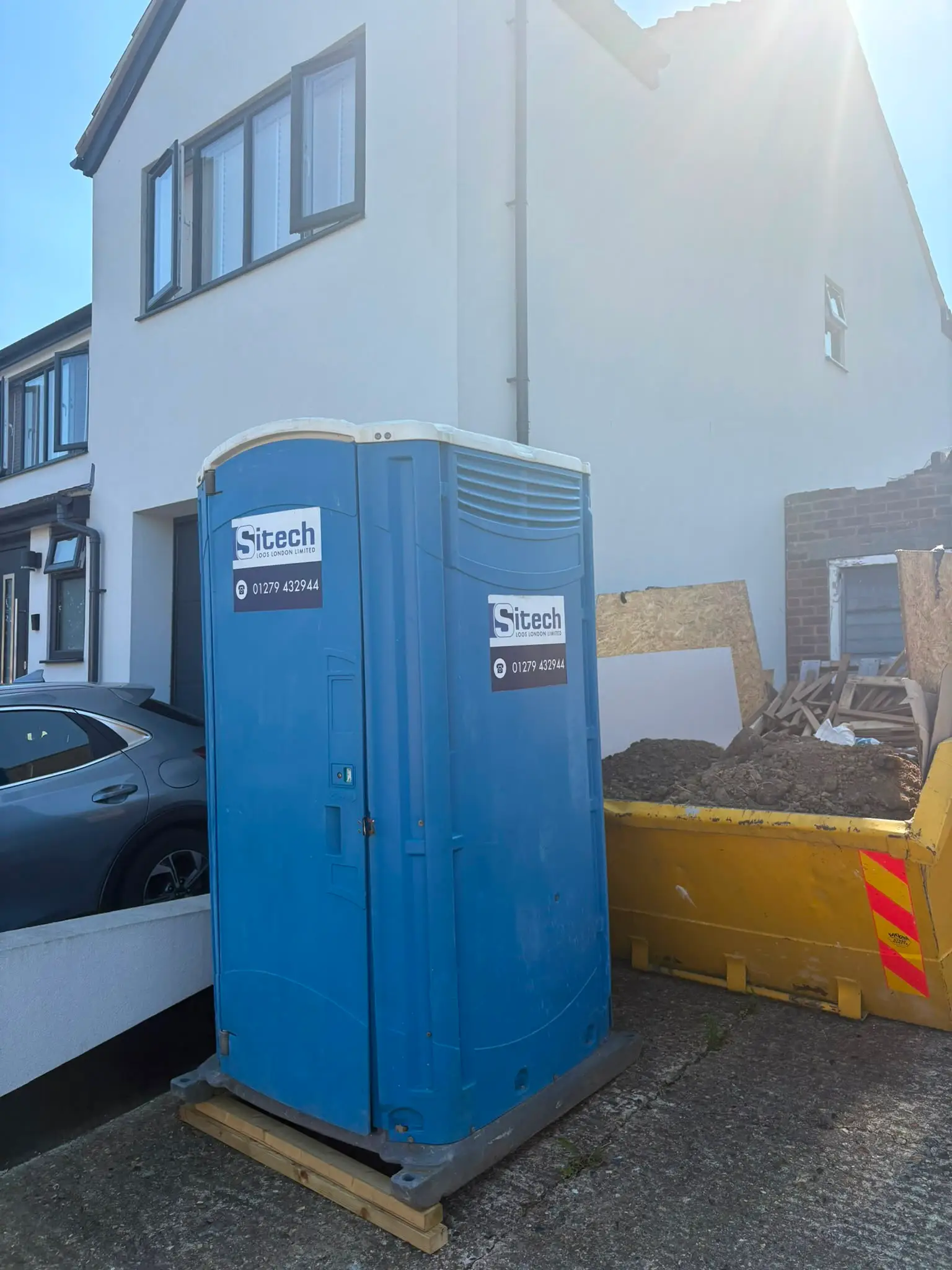 Sitech portable toilet on a domestic renovation project with builder's skip
