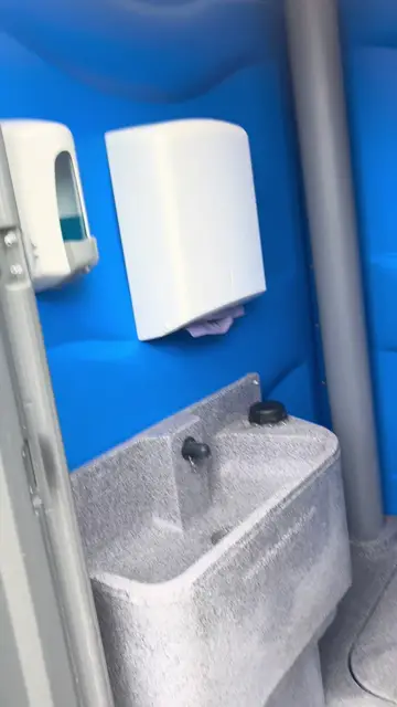 5 event loos dropped at a local pub this morning — clean, stocked, and ready for the weekend rush. Fully managed service